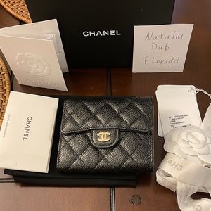 Chanel Small classic wallet caviar leather and gold hardware